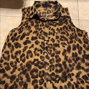 Sleeveless button down top